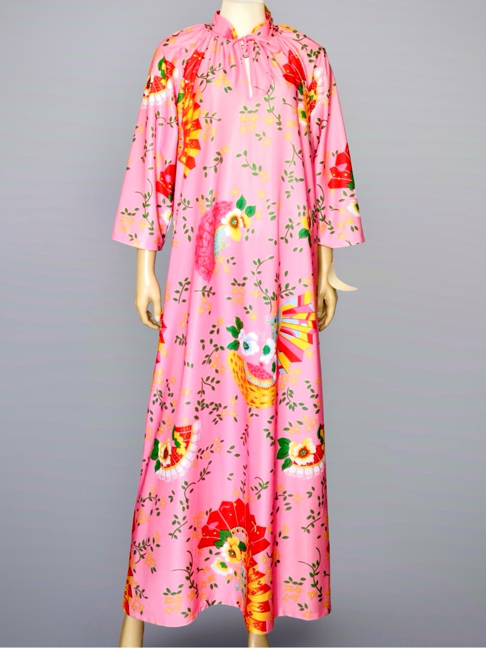 1970s Pink Japanese Fan Floral Housedress Maxi Robe Kaftan Tie Neck Vintage - Picture 3 of 14